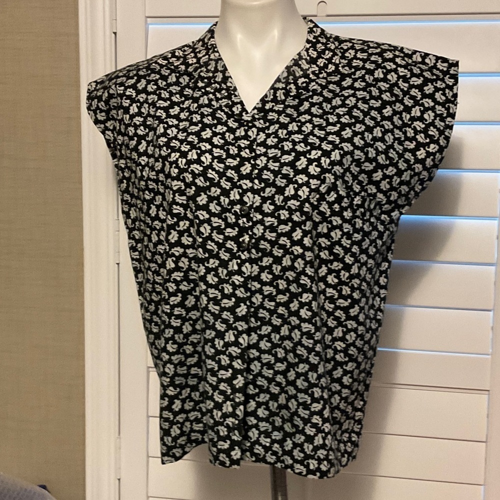 Chic Black and White Patterned Women's Blouse
